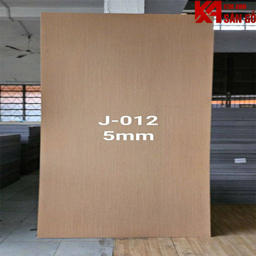 Tấm Ốp Than Tre Vân Gỗ GR 5mm-J 012